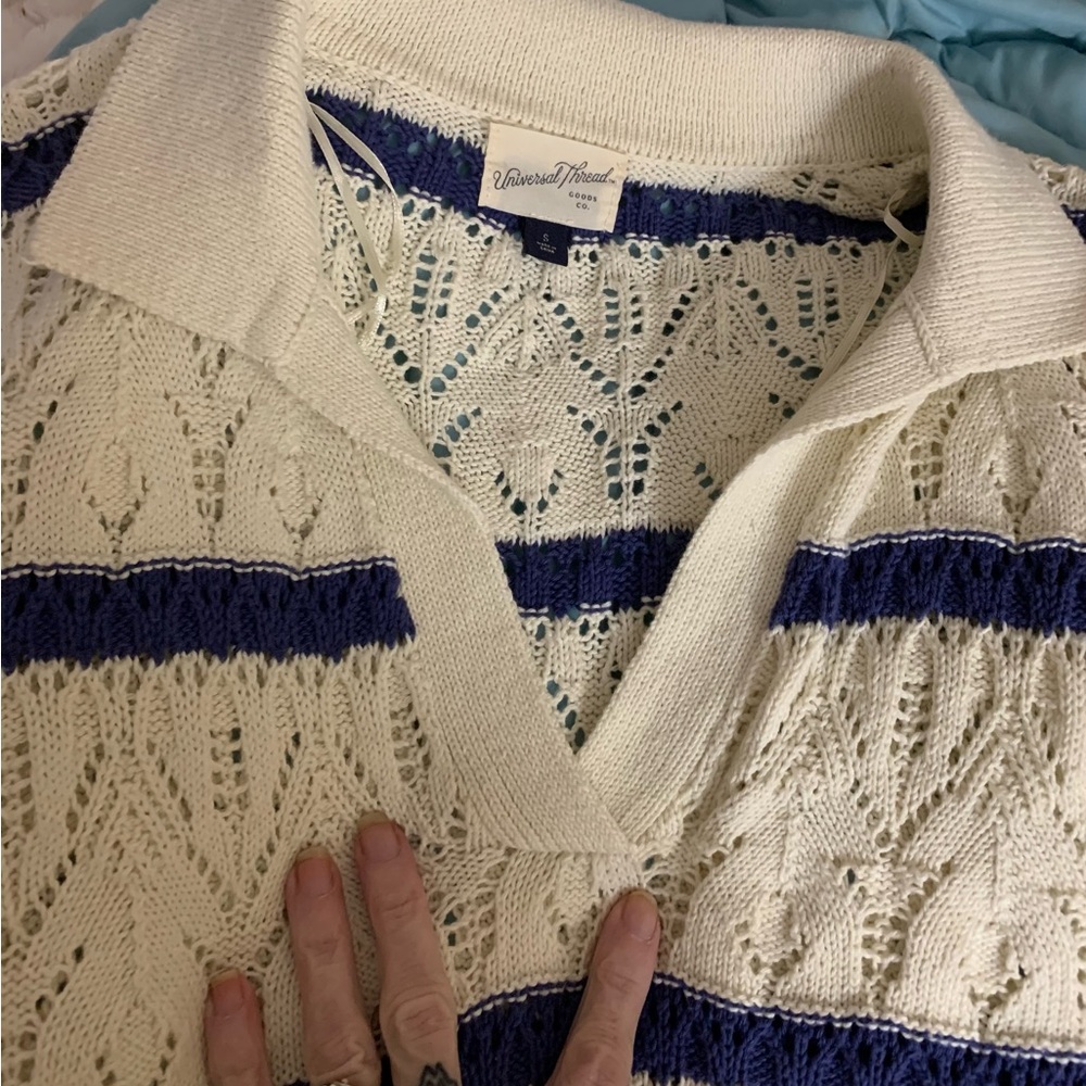 Universal Thread V-Neck Sweater in Cream and Navy - Picture 3 of 5